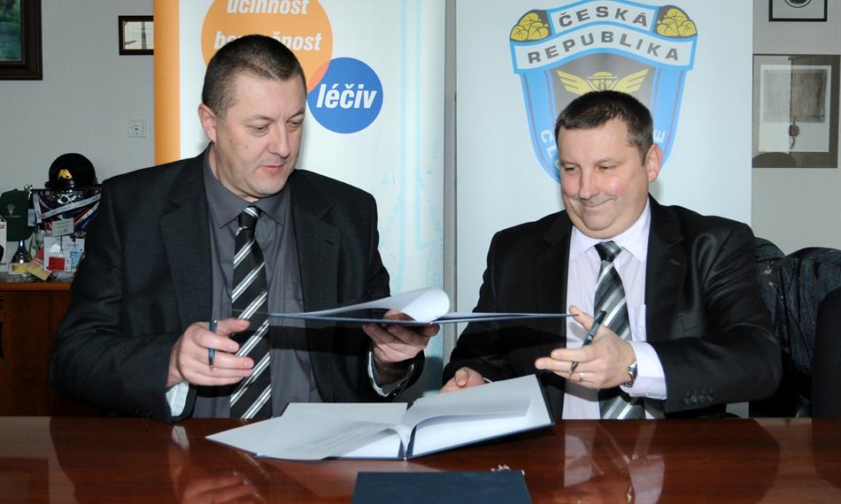 2012-1-16-1316Podpis dohody 1820.JPG